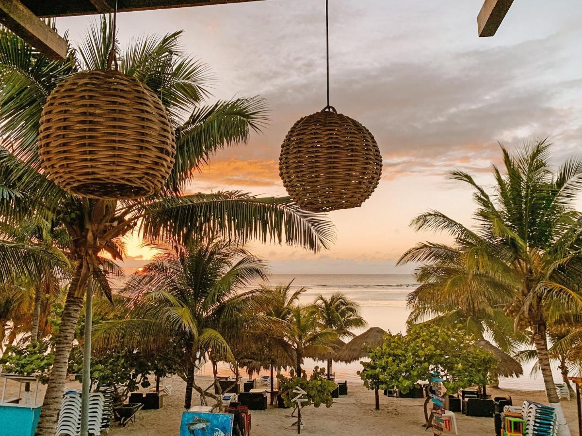 El Fuerte Beach Apartments Mahahual Eksteriør bilde